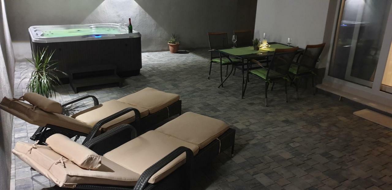 Apartman Malu มาคาร์สกา ภายนอก รูปภาพ