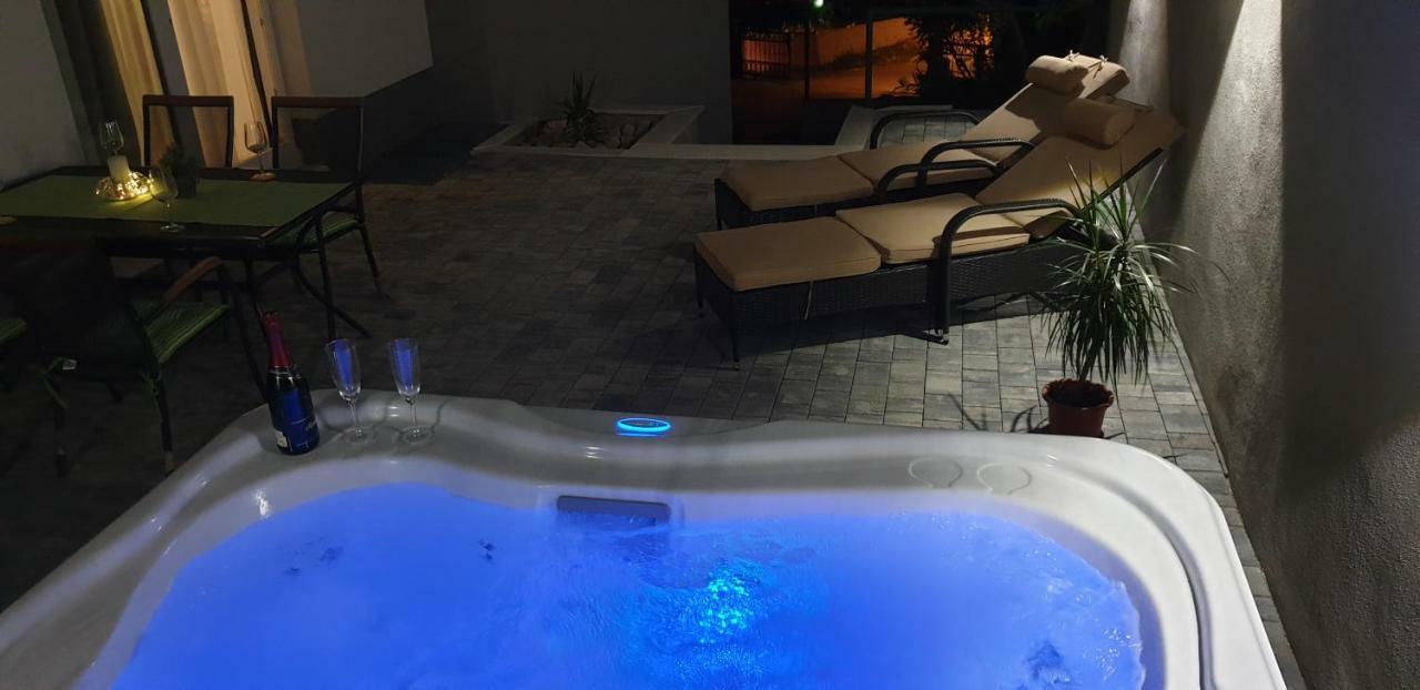 Apartman Malu มาคาร์สกา ภายนอก รูปภาพ