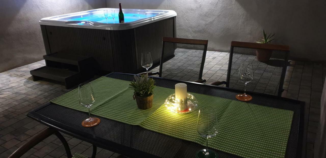 Apartman Malu มาคาร์สกา ภายนอก รูปภาพ